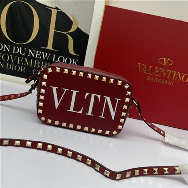 Valentino   2021新款休閒包包  尺寸:18*12*6 CM