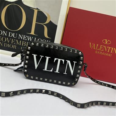 Valentino   2021新款休閒包包  尺寸:18*12*6 CM