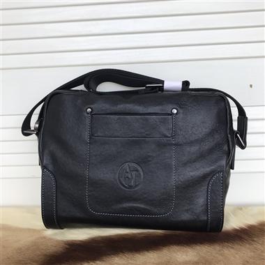 ARMANI  2022新款時尚休閒包 尺寸:28*22*6CM