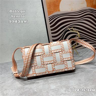 BOTTEGA VENETA   2022新款時尚休閒包 尺寸:24x15x6CM