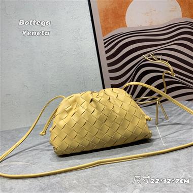 BOTTEGA VENETA   2022新款時尚休閒包 尺寸:22*12*7CM
