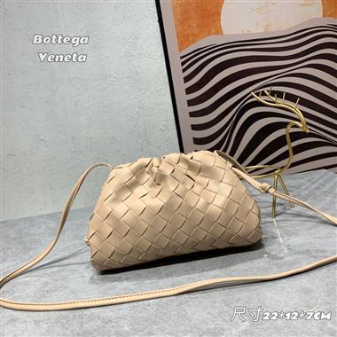 BOTTEGA VENETA   2022新款時尚休閒包 尺寸:22*12*7CM