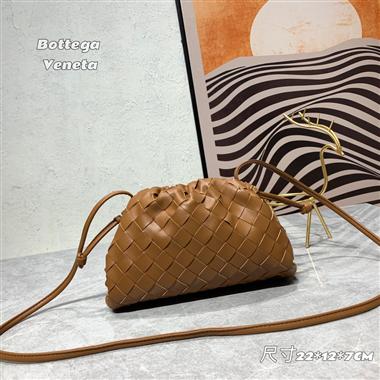 BOTTEGA VENETA   2022新款時尚休閒包 尺寸:22*12*7CM
