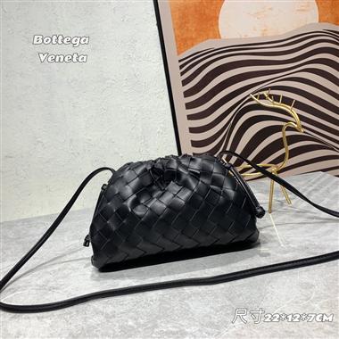 BOTTEGA VENETA   2022新款時尚休閒包 尺寸:22*12*7CM