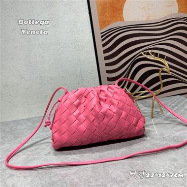 BOTTEGA VENETA   2022新款時尚休閒包 尺寸:22*12*7CM