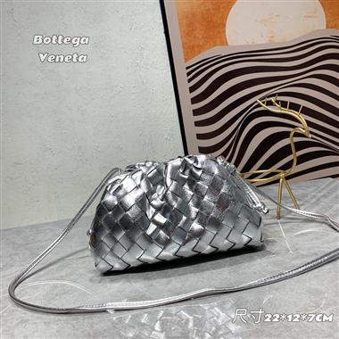 BOTTEGA VENETA   2022新款時尚休閒包 尺寸:22*12*7CM