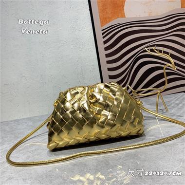 BOTTEGA VENETA   2022新款時尚休閒包 尺寸:22*12*7CM