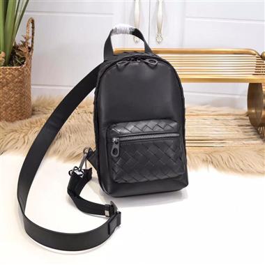 BOTTEGA VENETA  2022新款時尚休閒包  尺寸:19×31×9CM