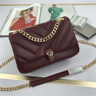 BVLGARI    2022新款時尚休閒包 尺寸:22.5x15x10CM