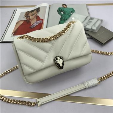 BVLGARI    2022新款時尚休閒包 尺寸:22.5x15x10CM