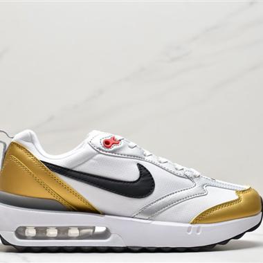 Nike Air Max React 運動鞋