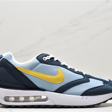 Nike Air Max React 運動鞋