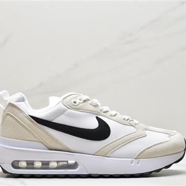 Nike Air Max React 運動鞋