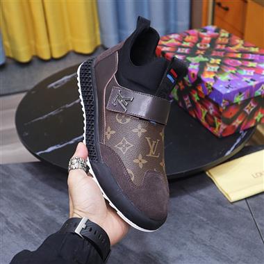 Louis Vuitton  2023新款休閒時尚男生鞋子
