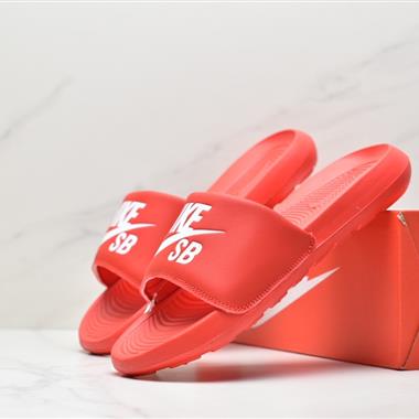 NIKE VICTORI ONE SLIDE 拖鞋