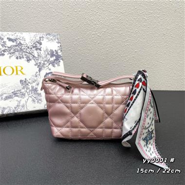 DIOR   2023新款女生時尚休閒包 尺寸:22*13*9.5CM