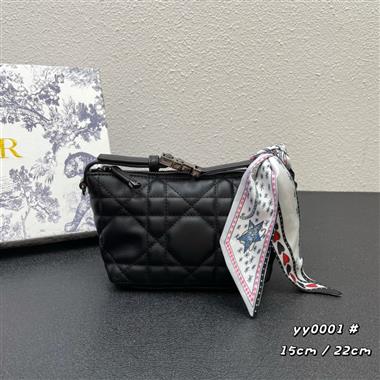 DIOR   2023新款女生時尚休閒包 尺寸:22*13*9.5CM