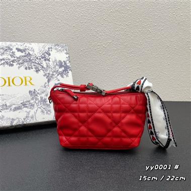 DIOR   2023新款女生時尚休閒包 尺寸:22*13*9.5CM