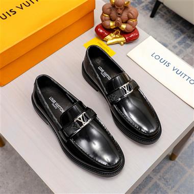 LOUIS VUITTON   2023新款休閒時尚男生鞋子
