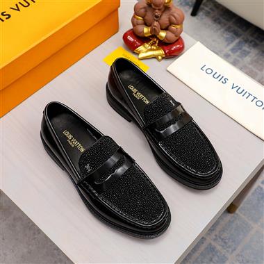 LOUIS VUITTON   2023新款休閒時尚男生鞋子