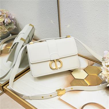 DIOR   2023新款女生時尚休閒包  尺寸:21.5-12-6CM