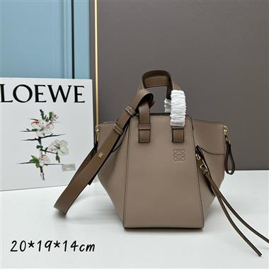 LOEWE   2023新款女生時尚休閒包 尺寸:20.8-19.5-14.5CM