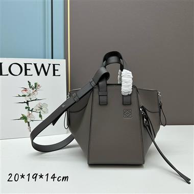 LOEWE   2023新款女生時尚休閒包 尺寸:20.8-19.5-14.5CM