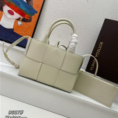 BOTTEGA VENETA   2023新款女生時尚休閒包 尺寸:25-16-10CM