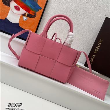 BOTTEGA VENETA   2023新款女生時尚休閒包 尺寸:25-16-10CM