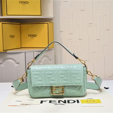 FENDI   2023新款女生時尚休閒包 尺寸:26*5*15CM
