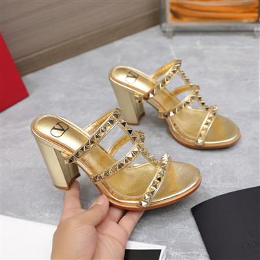 Valentino   2023新款休閒時尚女生鞋子