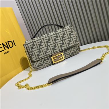 FENDI   2023新款女生時尚休閒包 尺寸：24x14x7CM