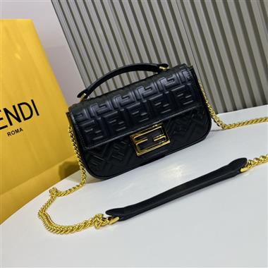 FENDI   2023新款女生時尚休閒包 尺寸：24X 14.5x7CM