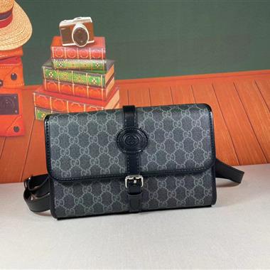 GUCCI   2023新款男生時尚休閒包  尺寸：25.4*17*7.8CM