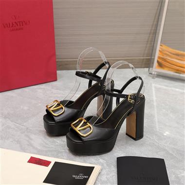 Valentino   2023新款休閒時尚女生鞋子