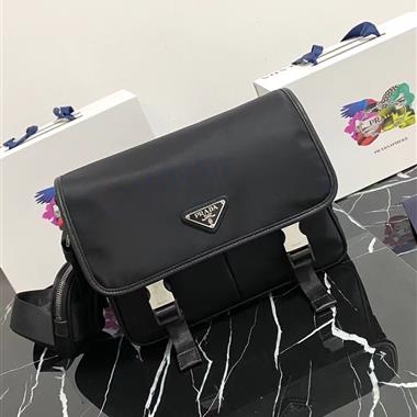 PRADA   2023新款男生時尚休閒包 尺寸:26*20*10CM