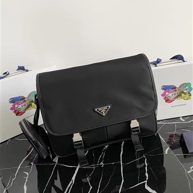 PRADA   2023新款男生時尚休閒包 尺寸:32*24*12CM