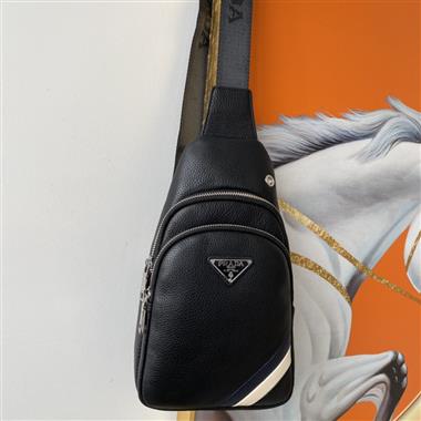 PRADA   2023新款男生時尚休閒包 尺寸:18*28*8CM