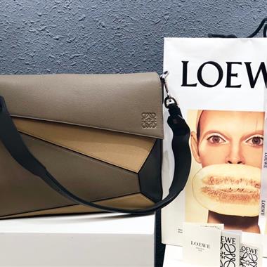 LOEWE   2023新款男生時尚休閒包 尺寸：36.5-27.5-10CM