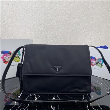 PRADA   2023新款男生時尚休閒包 尺寸:38*28*19CM