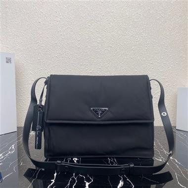 PRADA   2023新款男生時尚休閒包 尺寸:36*28*14CM