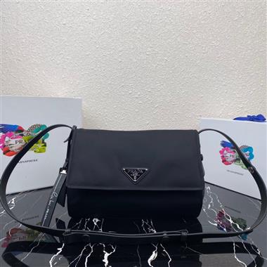 PRADA   2023新款男生時尚休閒包 尺寸:30*21.5*12CM