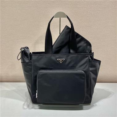 PRADA   2023新款男生時尚休閒包 尺寸:35*30*17CM