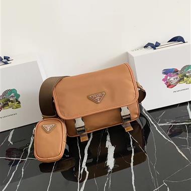 PRADA   2023新款男生時尚休閒包 尺寸:22*16*8.5CM