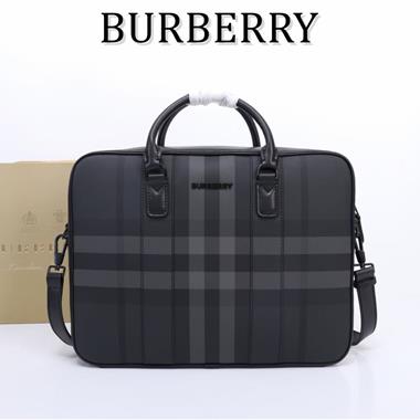 BURBERRY   2023新款男生時尚休閒包 尺寸：38*9 *28CM