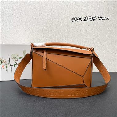 LOEWE   2023新款女生時尚休閒包 尺寸：30CM