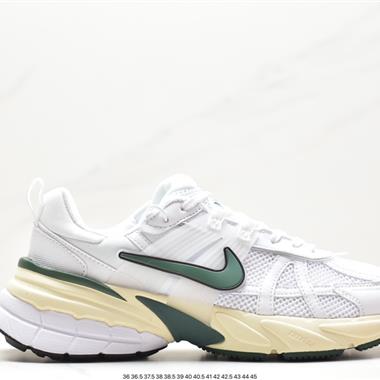 Nike Runtekk “Summit White Metallic Silver