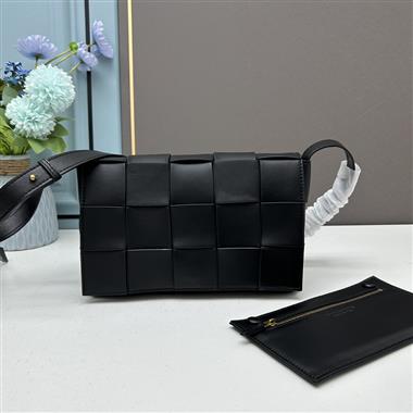 BOTTEGA VENETA   2023新款女生時尚休閒包 尺寸：26*18*8CM