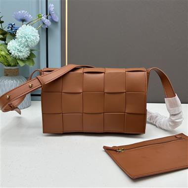BOTTEGA VENETA   2023新款女生時尚休閒包 尺寸：26*18*8CM