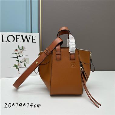 LOEWE   2023新款女生時尚休閒包  尺寸：20.8-19.5-14.5CM